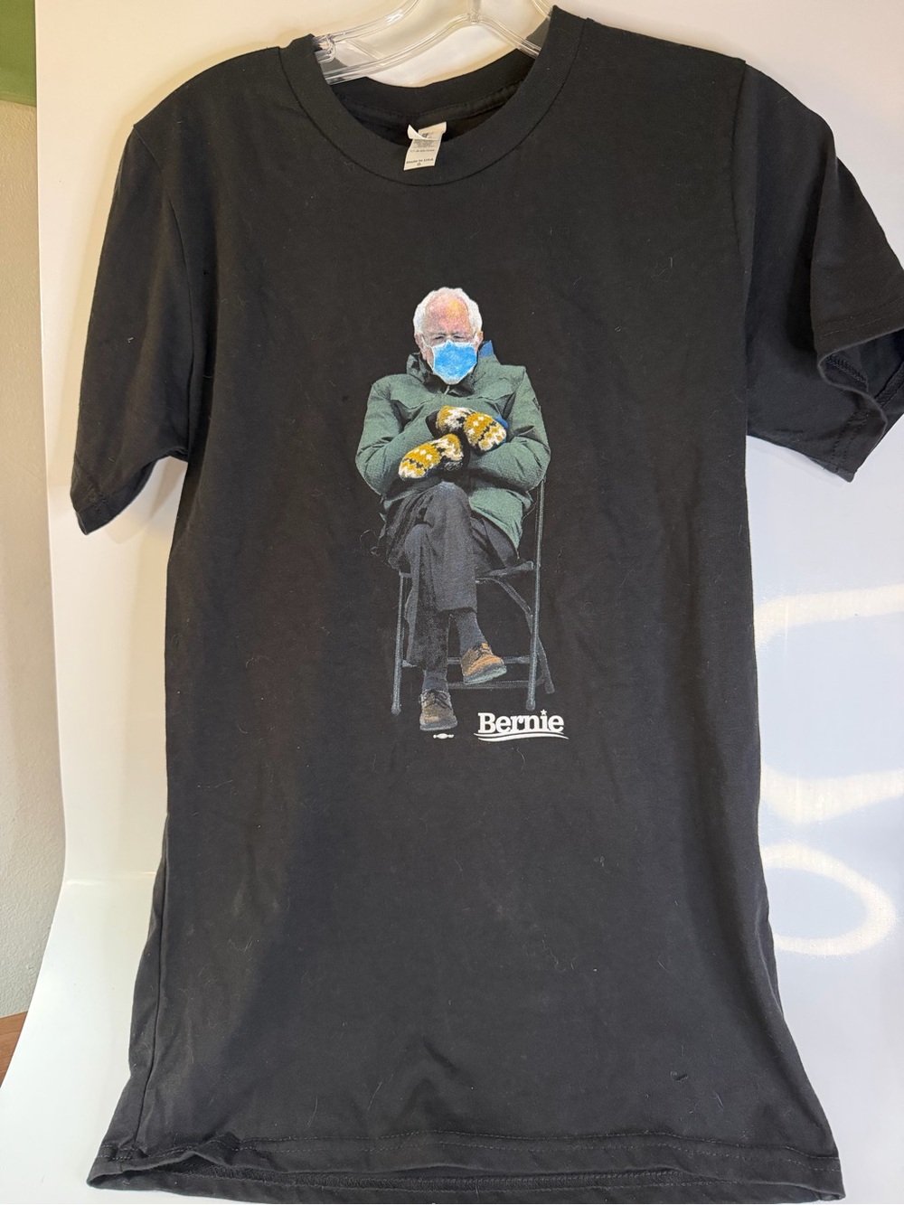 Bernie Sanders Graphic Tee in Black size small men’s